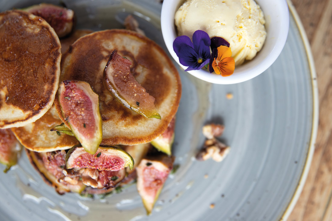 Pancakes with honey-roasted figs