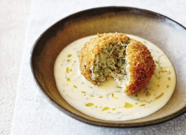 Crab cakes with lemon butter sauce | Crab cakes recipe | Food Magazine