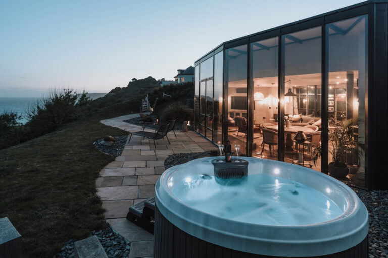 Gara Rock hot tub with views over the water - places to spend New Year's Eve