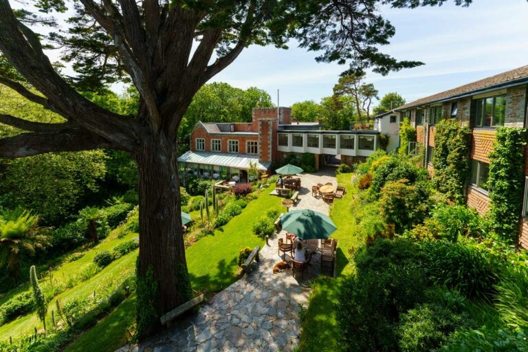 Hotel Meudon, hotel in Cornwall with EV parking