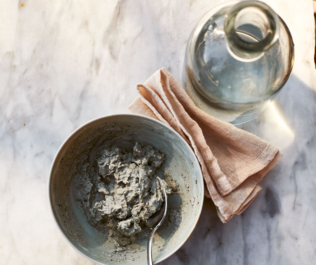 Seaweed and clay face mask