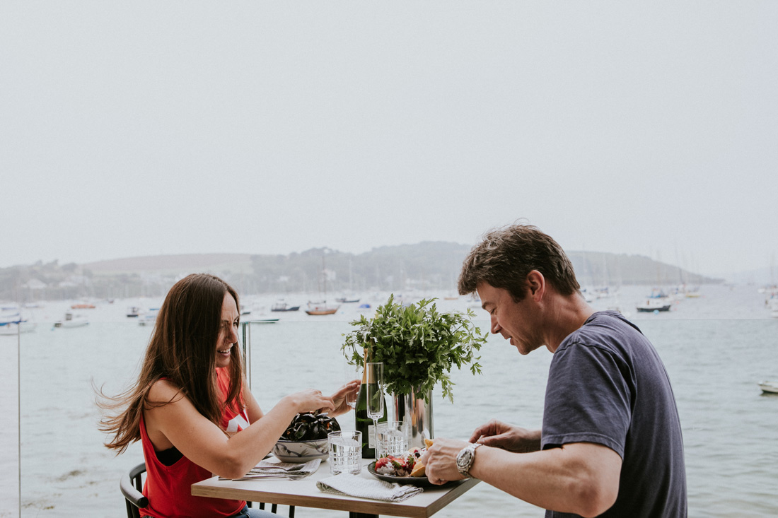 Indidog, people dining on a terrace